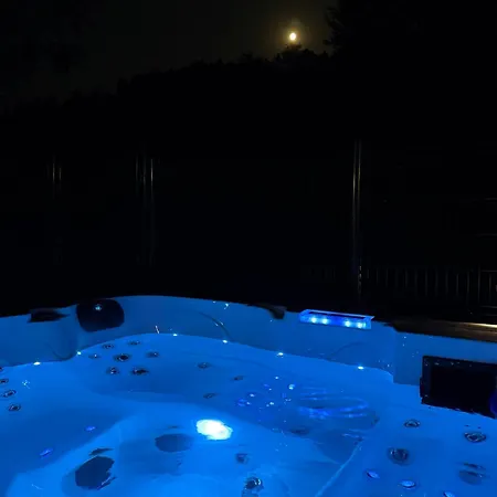Le Piscine شاليه